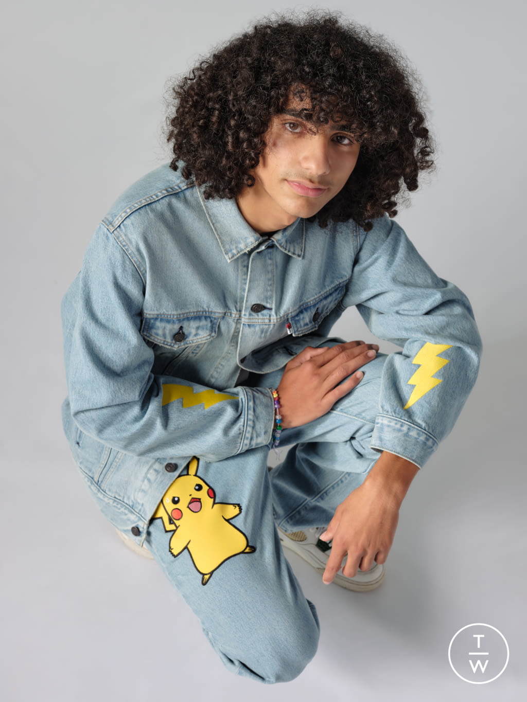 Fashion Week Paris Fall/Winter 2021 look 18 from the Levi’s® x Pokémon collection 女装