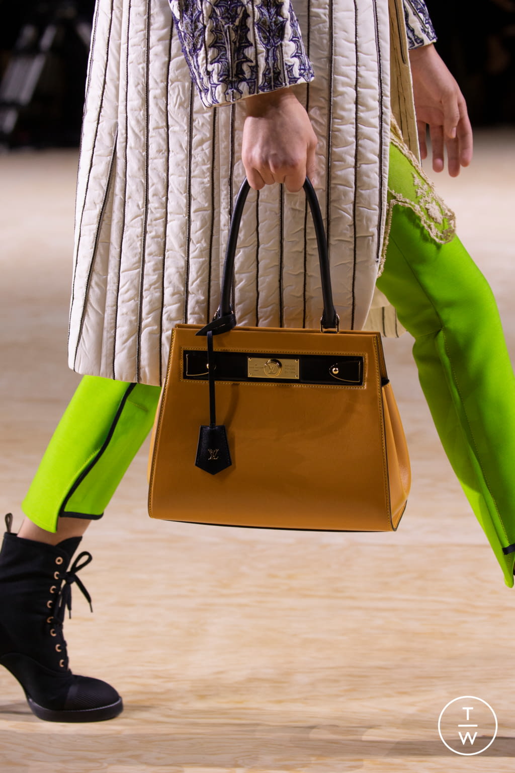 Fashion Week Paris Spring/Summer 2020 look 21 from the Louis Vuitton collection womenswear accessories