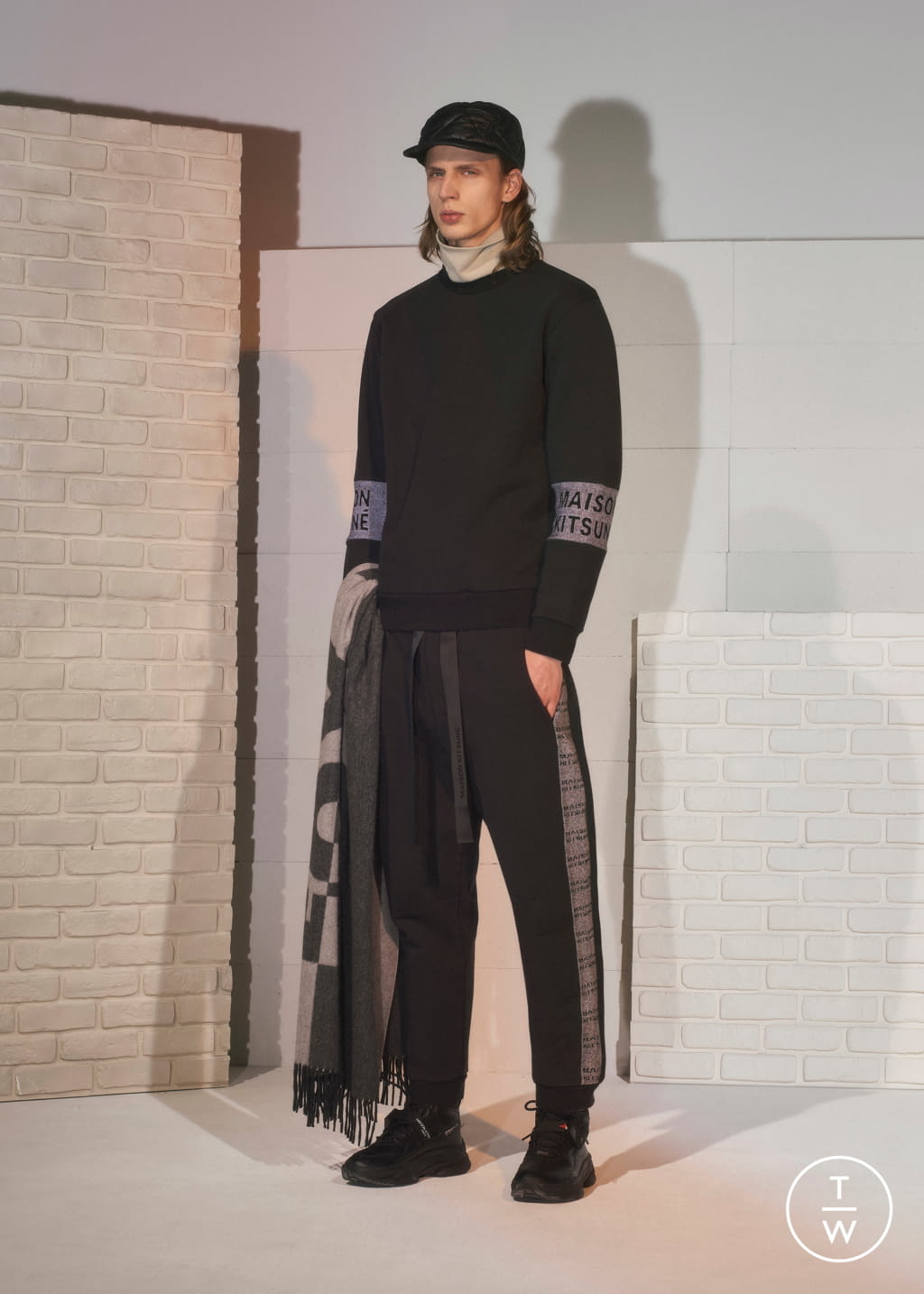 Fashion Week Paris Fall/Winter 2019 look 21 from the Maison Kitsuné collection menswear