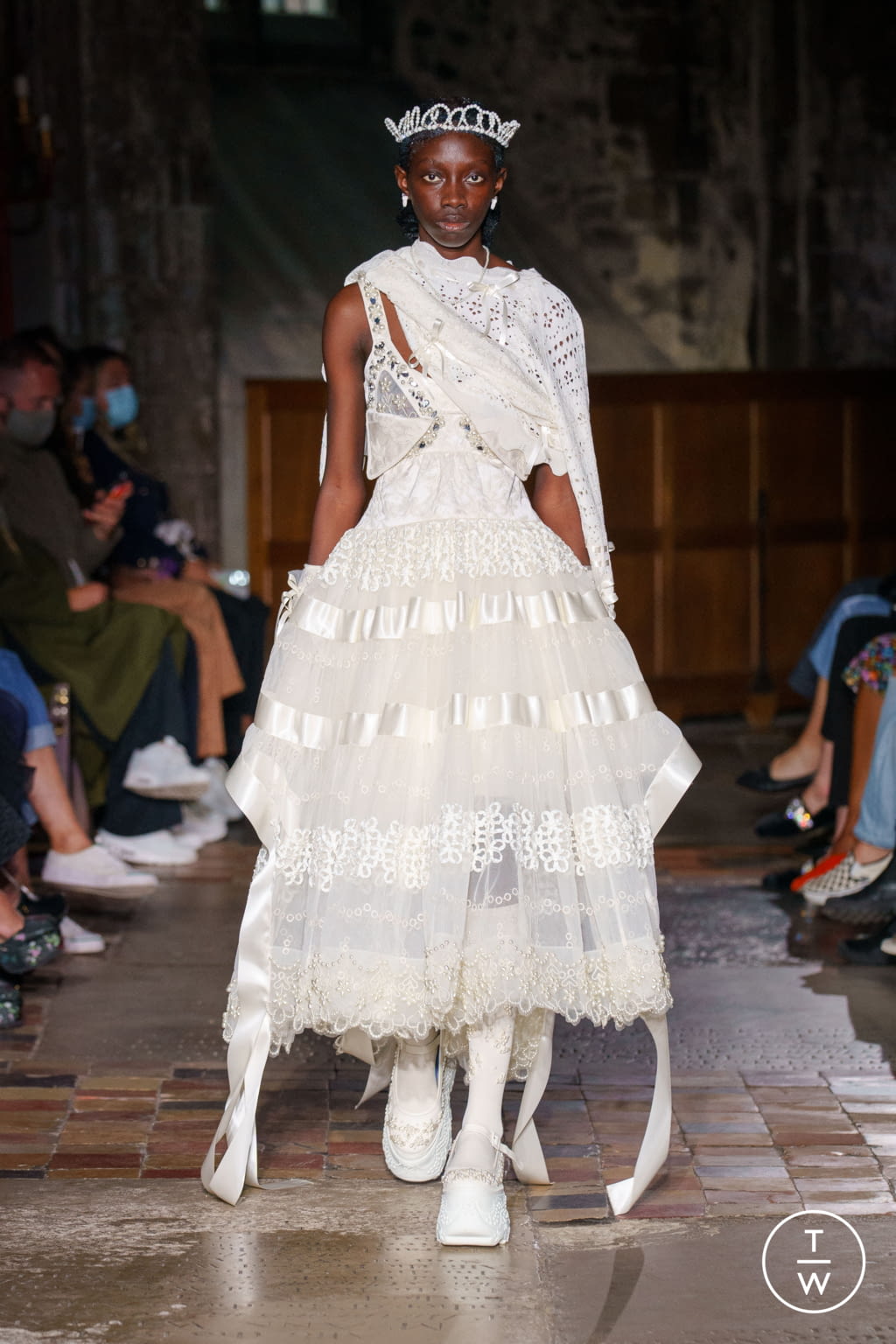 Fashion Week London Spring/Summer 2022 look 1 from the Simone Rocha collection womenswear