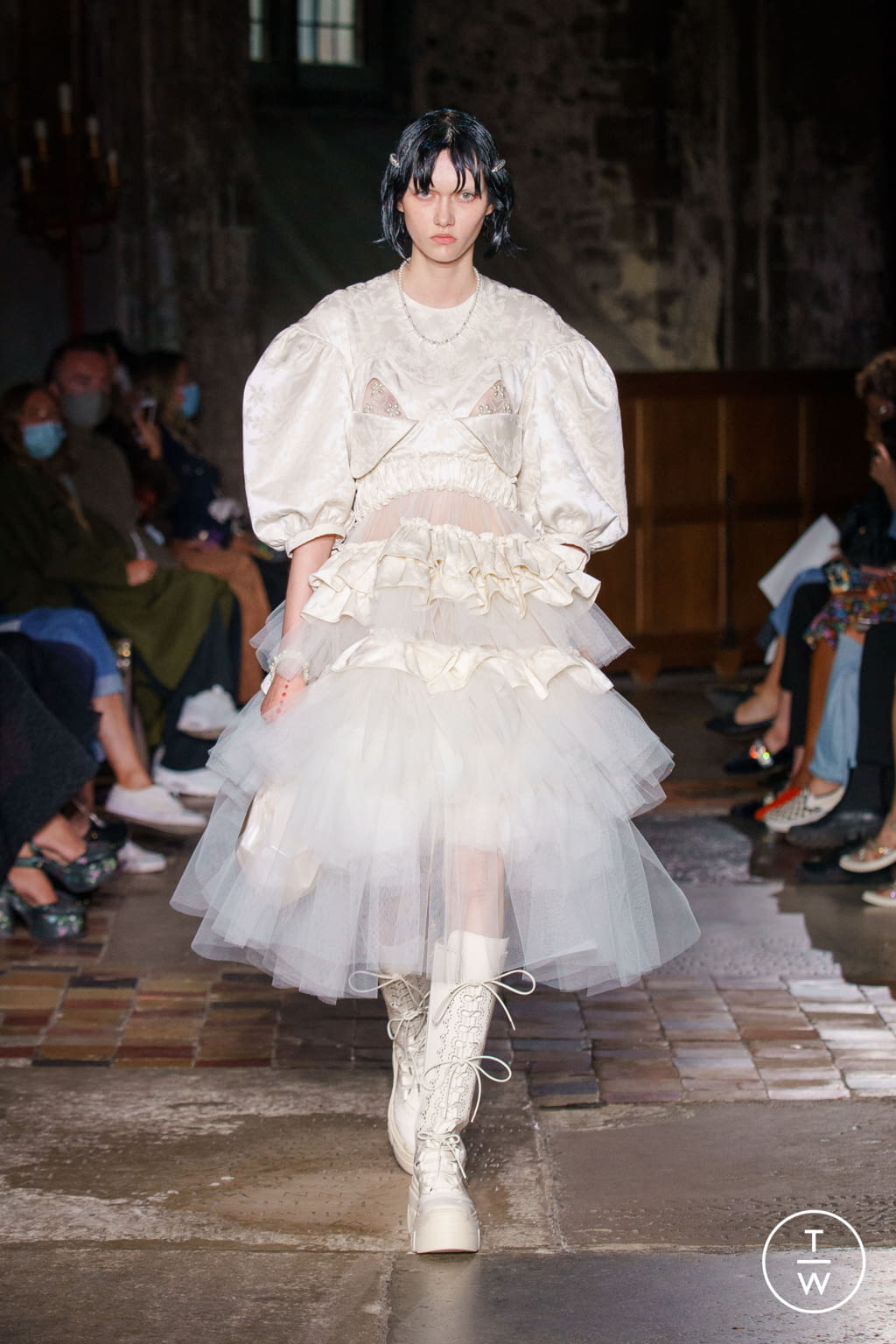 Fashion Week London Spring/Summer 2022 look 2 from the Simone Rocha collection 女装
