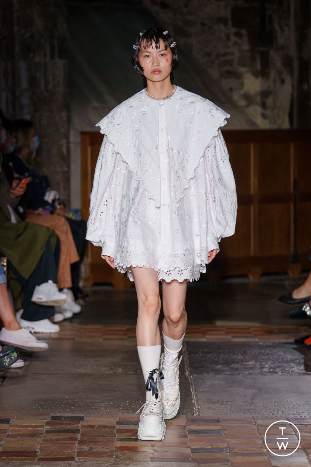 Fashion Week London Spring/Summer 2022 look 5 from the Simone Rocha collection 女装