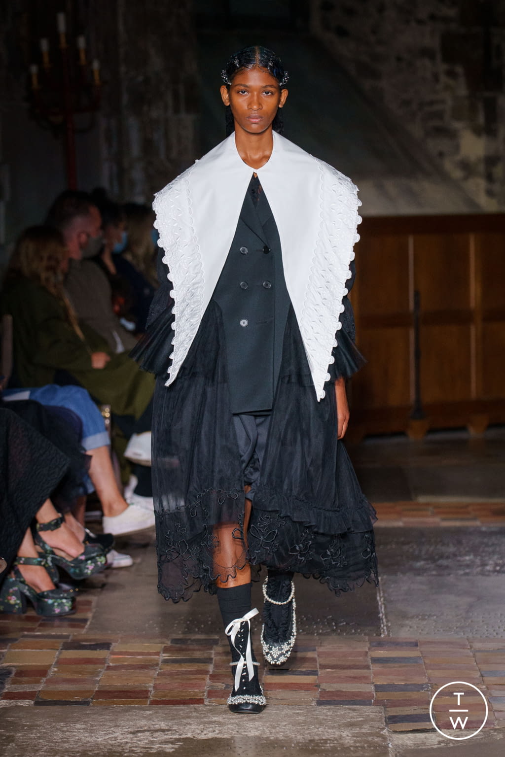 Fashion Week London Spring/Summer 2022 look 17 from the Simone Rocha collection 女装