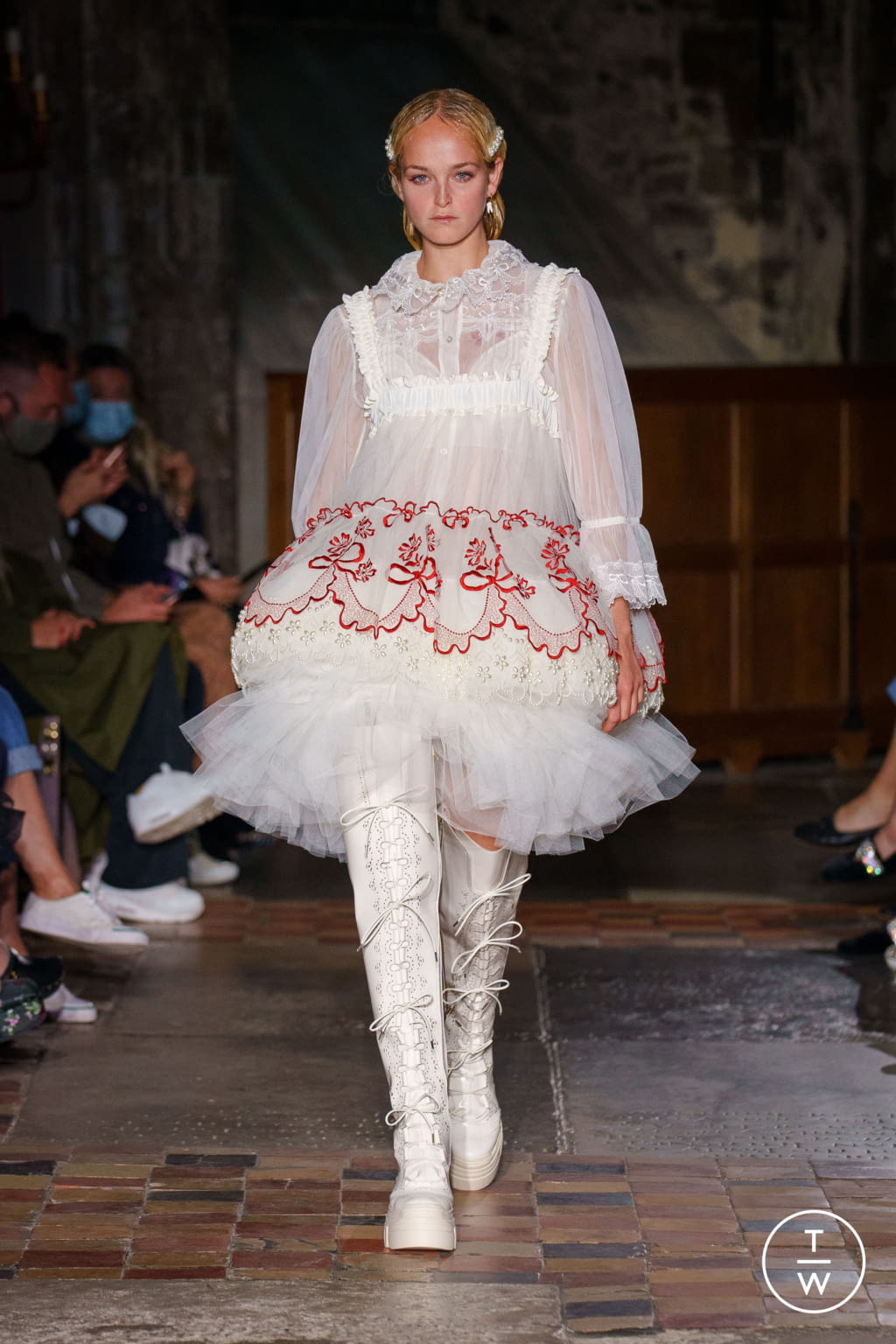 Fashion Week London Spring/Summer 2022 look 21 from the Simone Rocha collection 女装