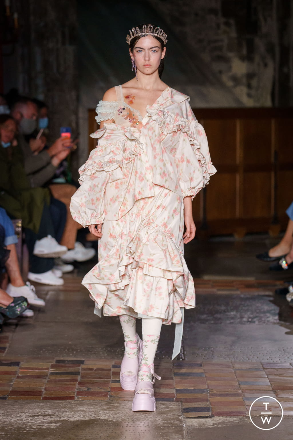 Fashion Week London Spring/Summer 2022 look 24 from the Simone Rocha collection womenswear