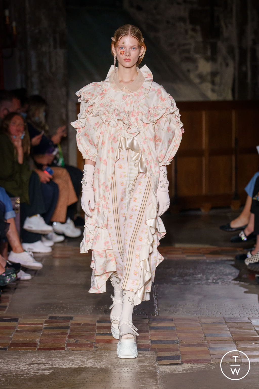 Fashion Week London Spring/Summer 2022 look 26 from the Simone Rocha collection womenswear