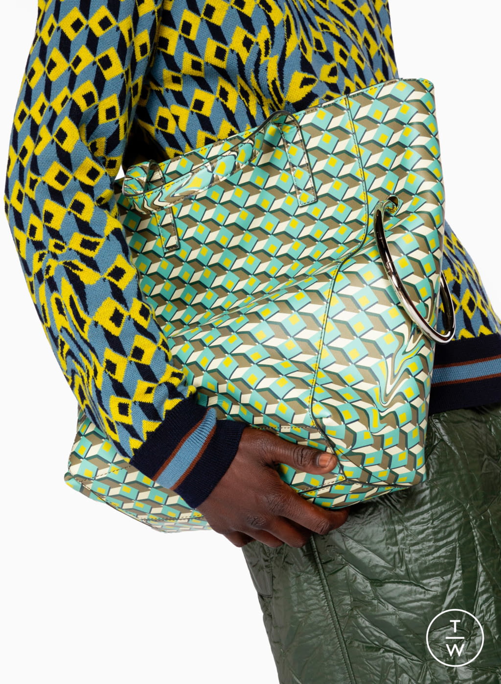 Fashion Week Paris Fall/Winter 2021 look 4 from the Dries Van Noten collection menswear accessories