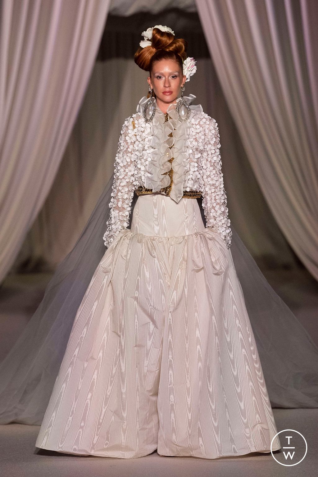 Fashion Week Paris Spring/Summer 2023 look 43 from the Giambattista Valli collection couture
