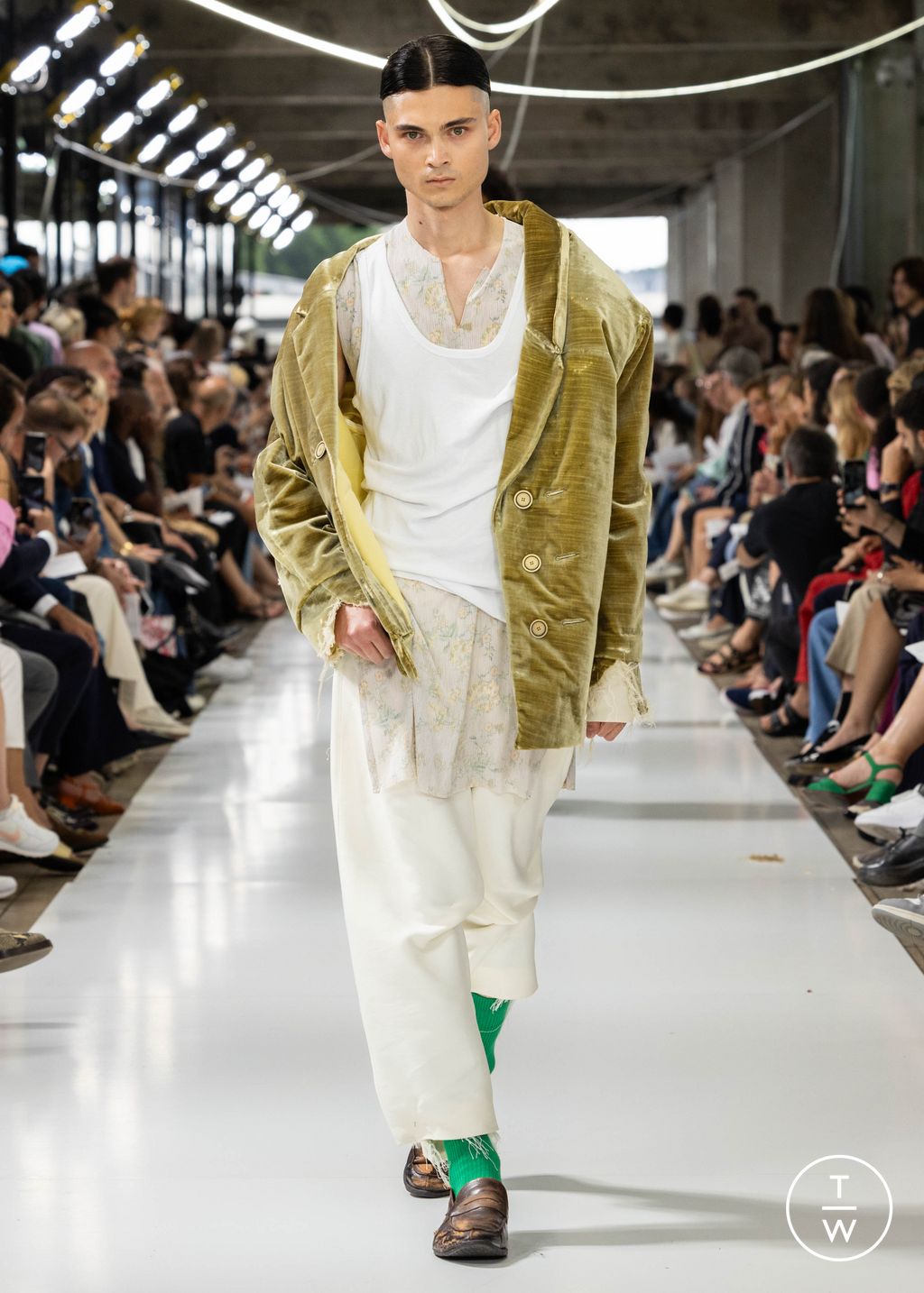 Fashion Week Paris Spring/Summer 2024 look 211 from the IFM PARIS collection 男装