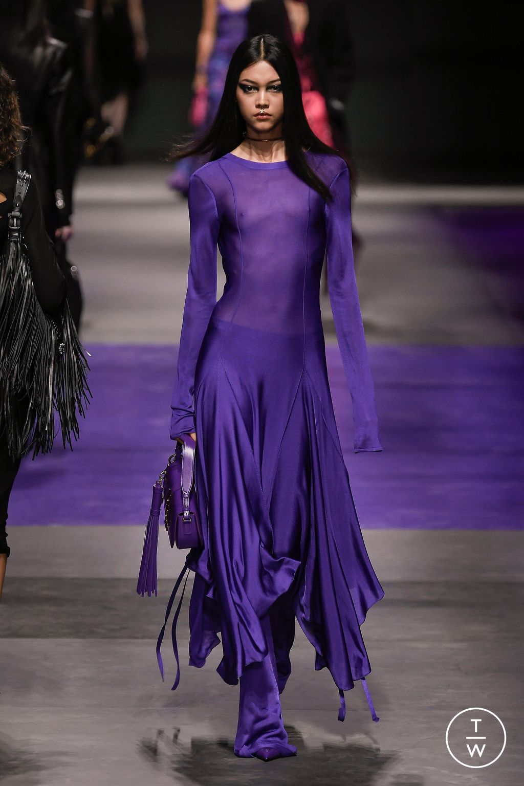 Fashion Week Milan Spring/Summer 2023 look 18 from the Versace collection womenswear