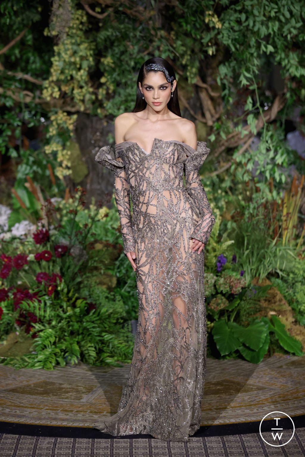 Fashion Week New York Spring/Summer 2025 look 14 from the Christian Siriano collection 女装