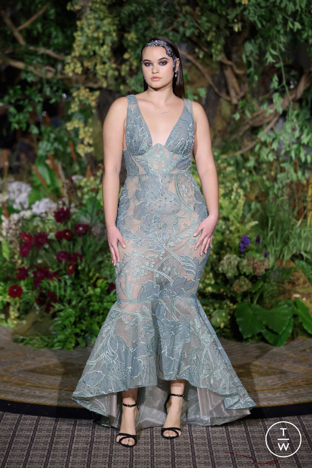 Fashion Week New York Spring/Summer 2025 look 42 from the Christian Siriano collection 女装