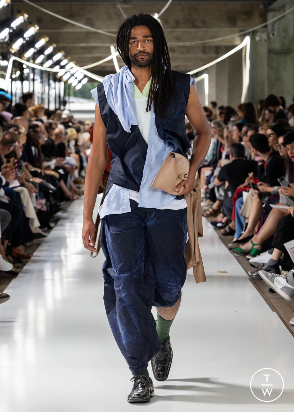 Fashion Week Paris Spring/Summer 2024 look 213 from the IFM PARIS collection 男装