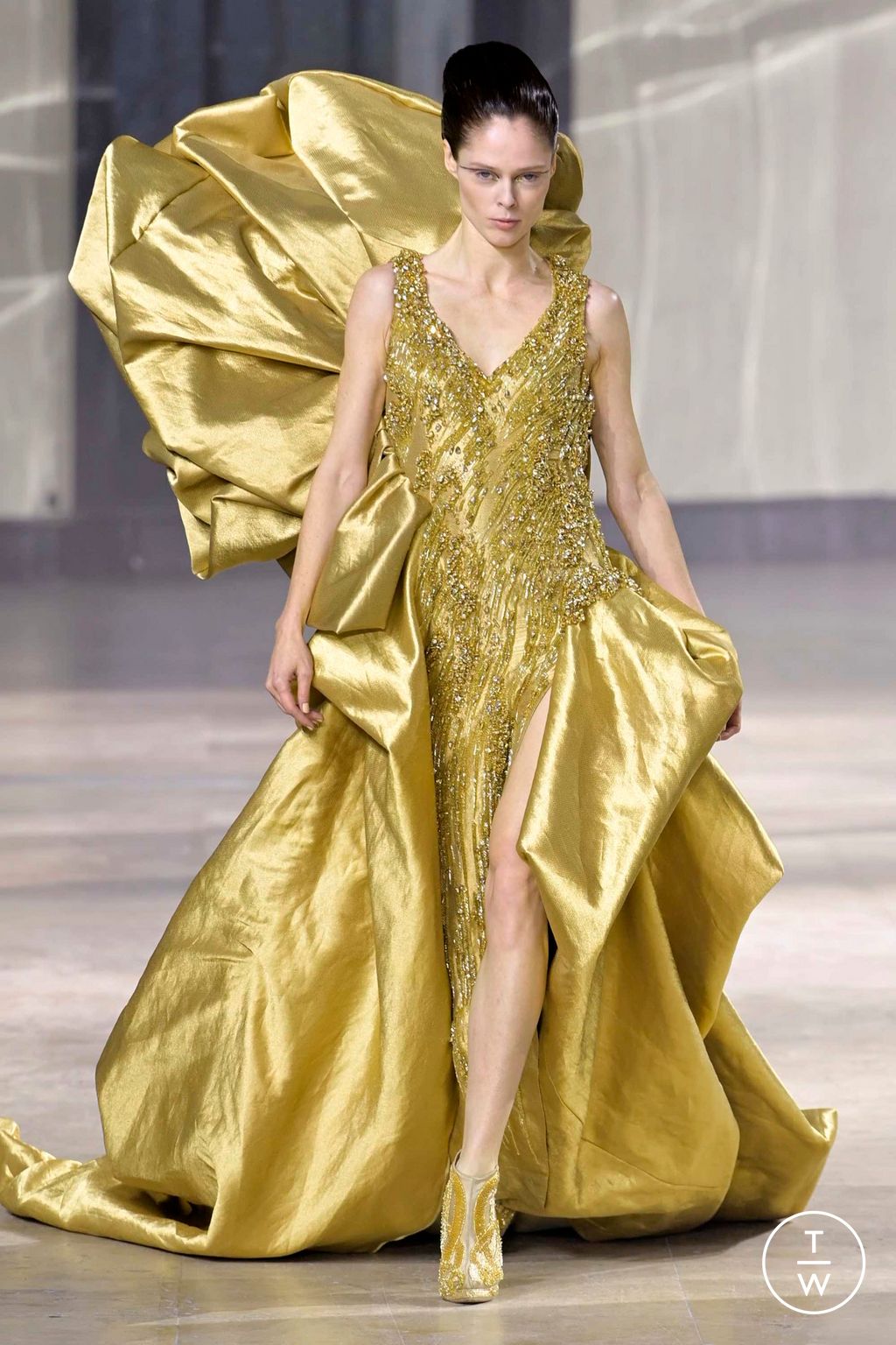 Fashion Week Paris Spring/Summer 2023 look 31 from the Gaurav Gupta collection couture