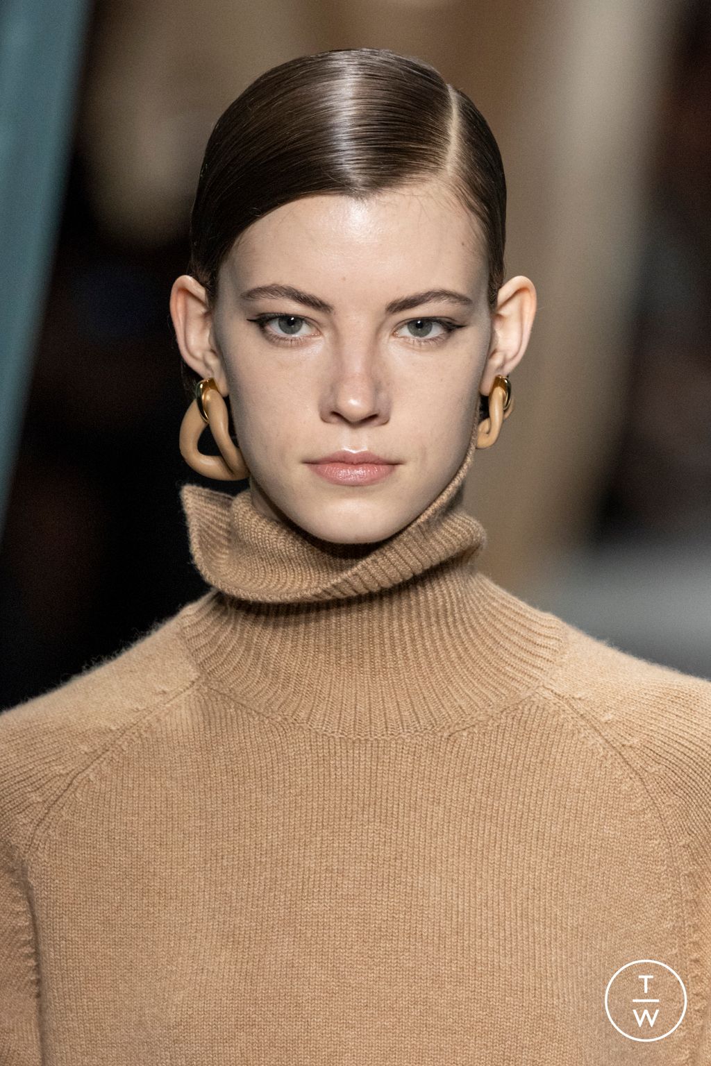 Fashion Week Milan Fall/Winter 2024 look 75 from the Fendi collection 女装配饰