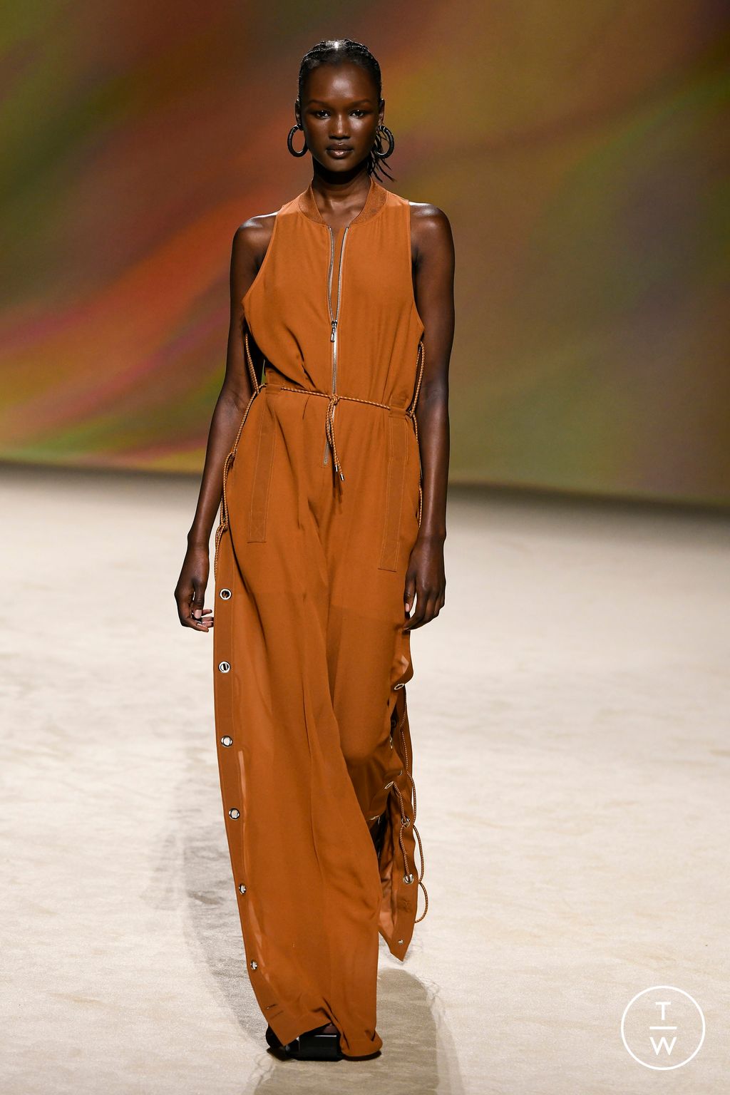 Fashion Week Paris Spring/Summer 2023 look 21 from the Hermès collection womenswear