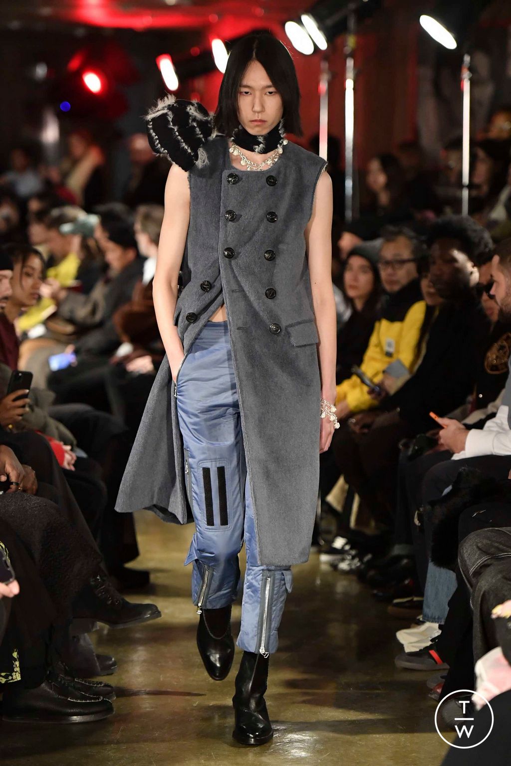 Fashion Week Paris Fall/Winter 2023 look 19 from the Namacheko collection menswear