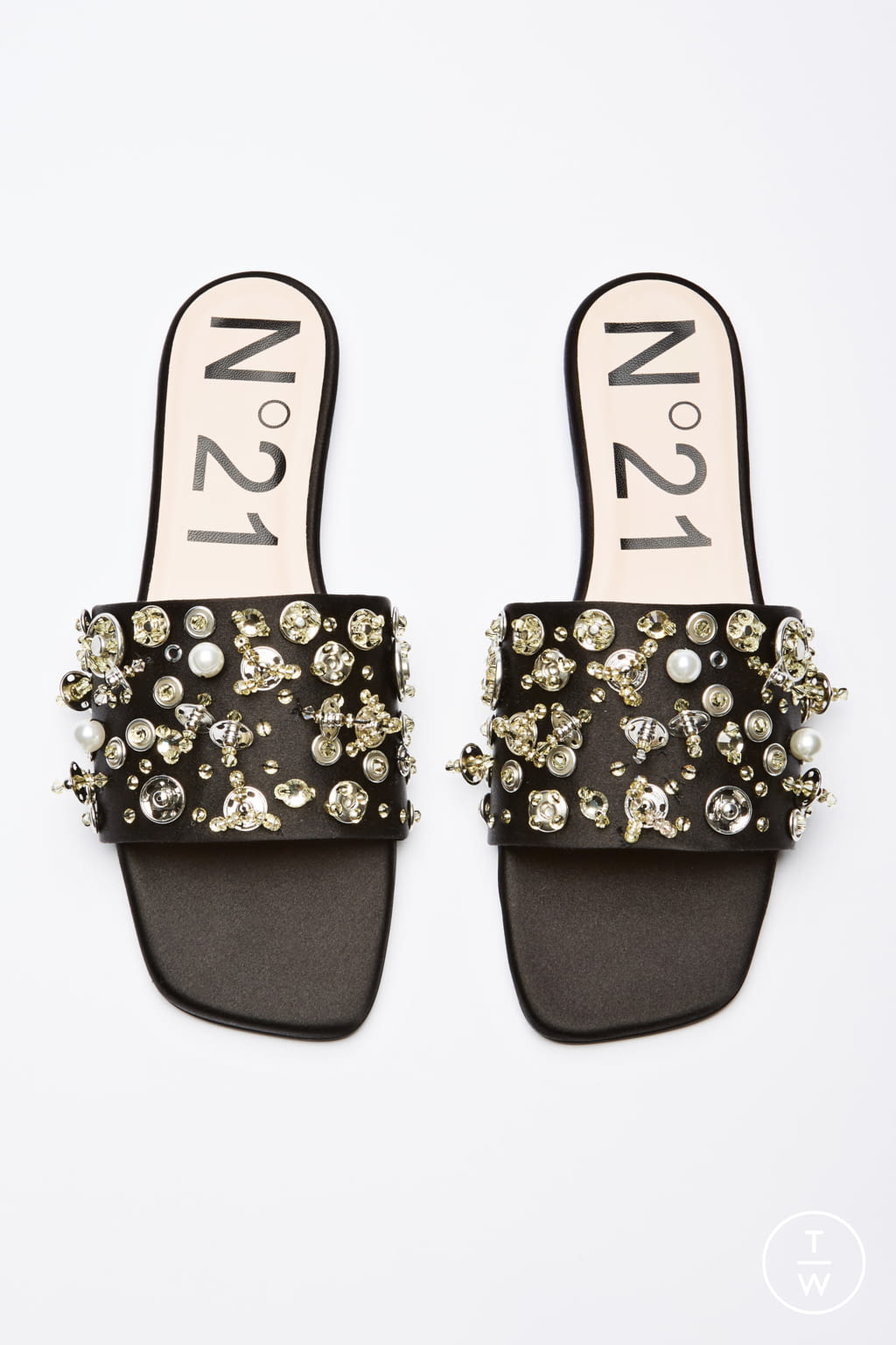 Fashion Week Milan Spring/Summer 2021 look 47 from the N°21 collection womenswear accessories