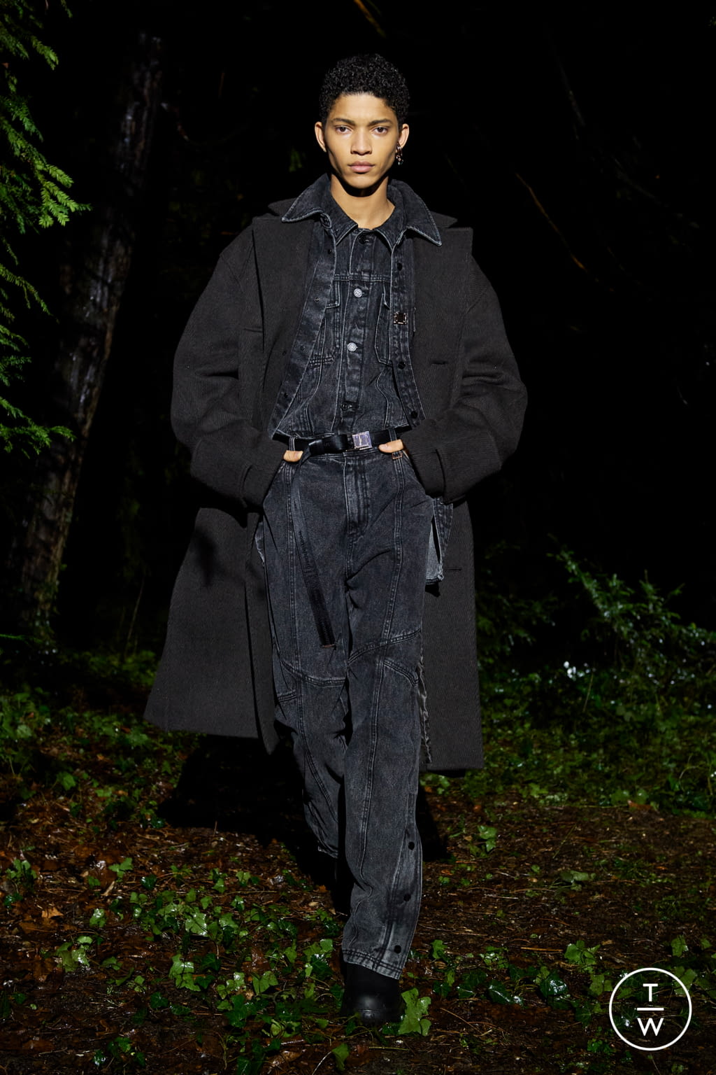 Fashion Week Paris Fall/Winter 2021 look 40 from the Wooyoungmi collection menswear