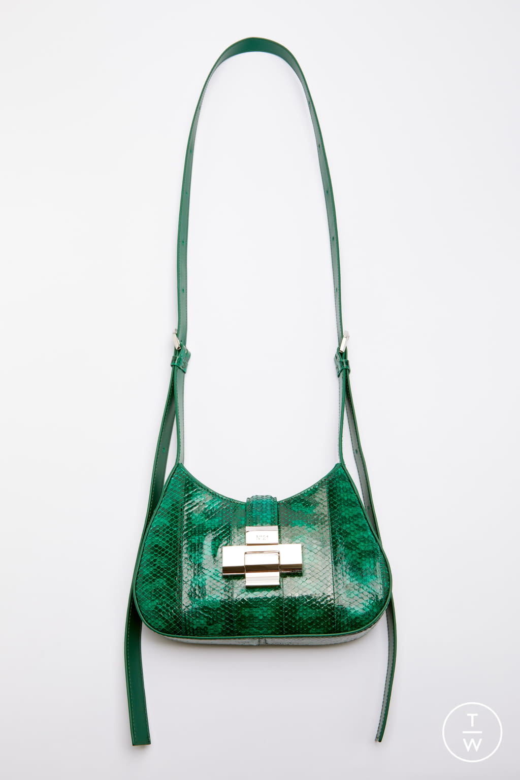 Fashion Week Milan Fall/Winter 2021 look 13 from the N°21 collection womenswear accessories