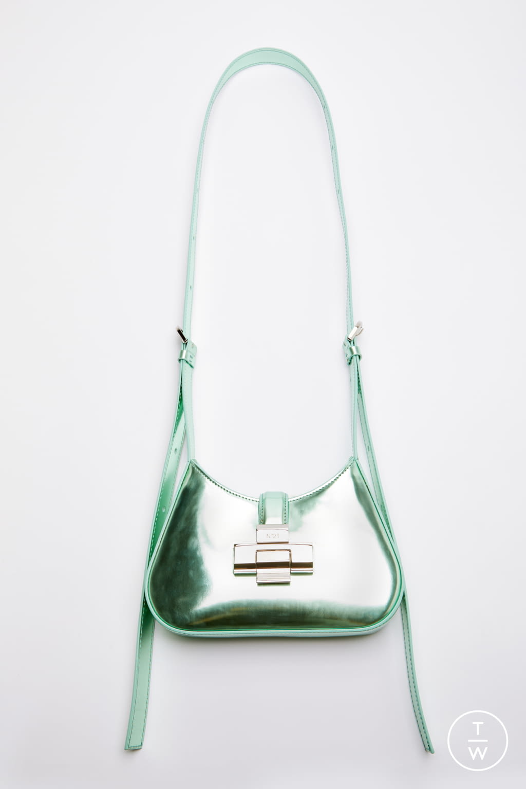 Fashion Week Milan Fall/Winter 2021 look 19 from the N°21 collection womenswear accessories