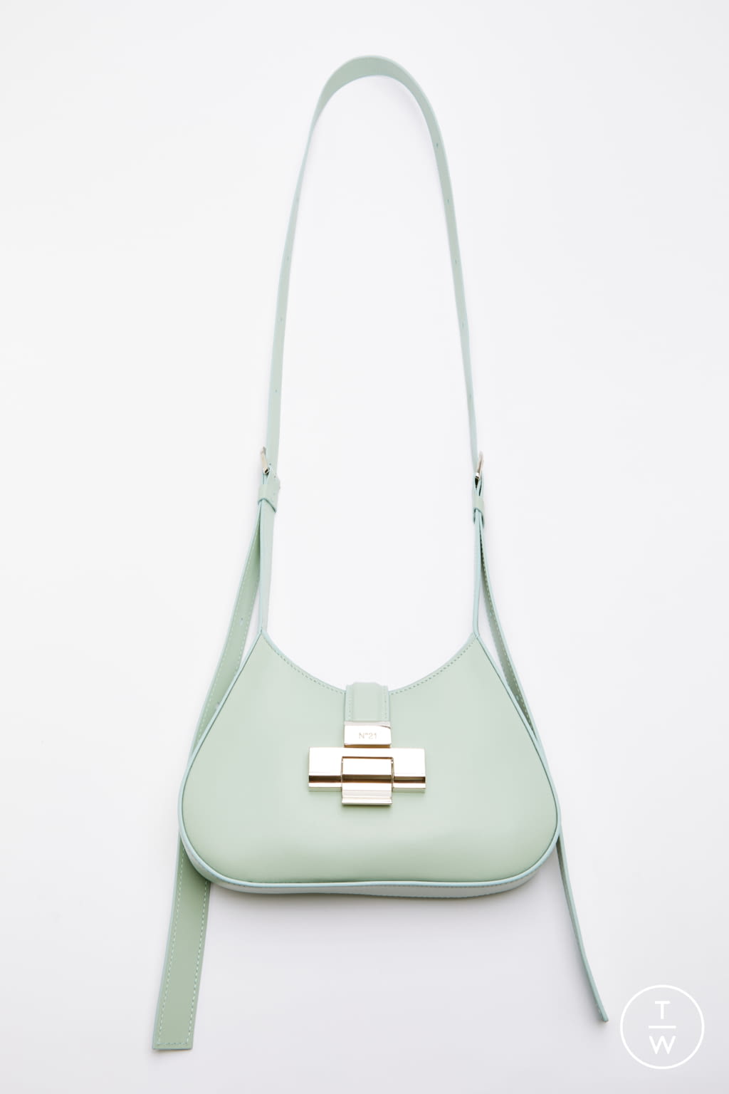 Fashion Week Milan Fall/Winter 2021 look 18 from the N°21 collection womenswear accessories