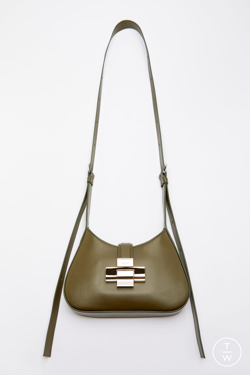 Fashion Week Milan Fall/Winter 2021 look 21 from the N°21 collection womenswear accessories