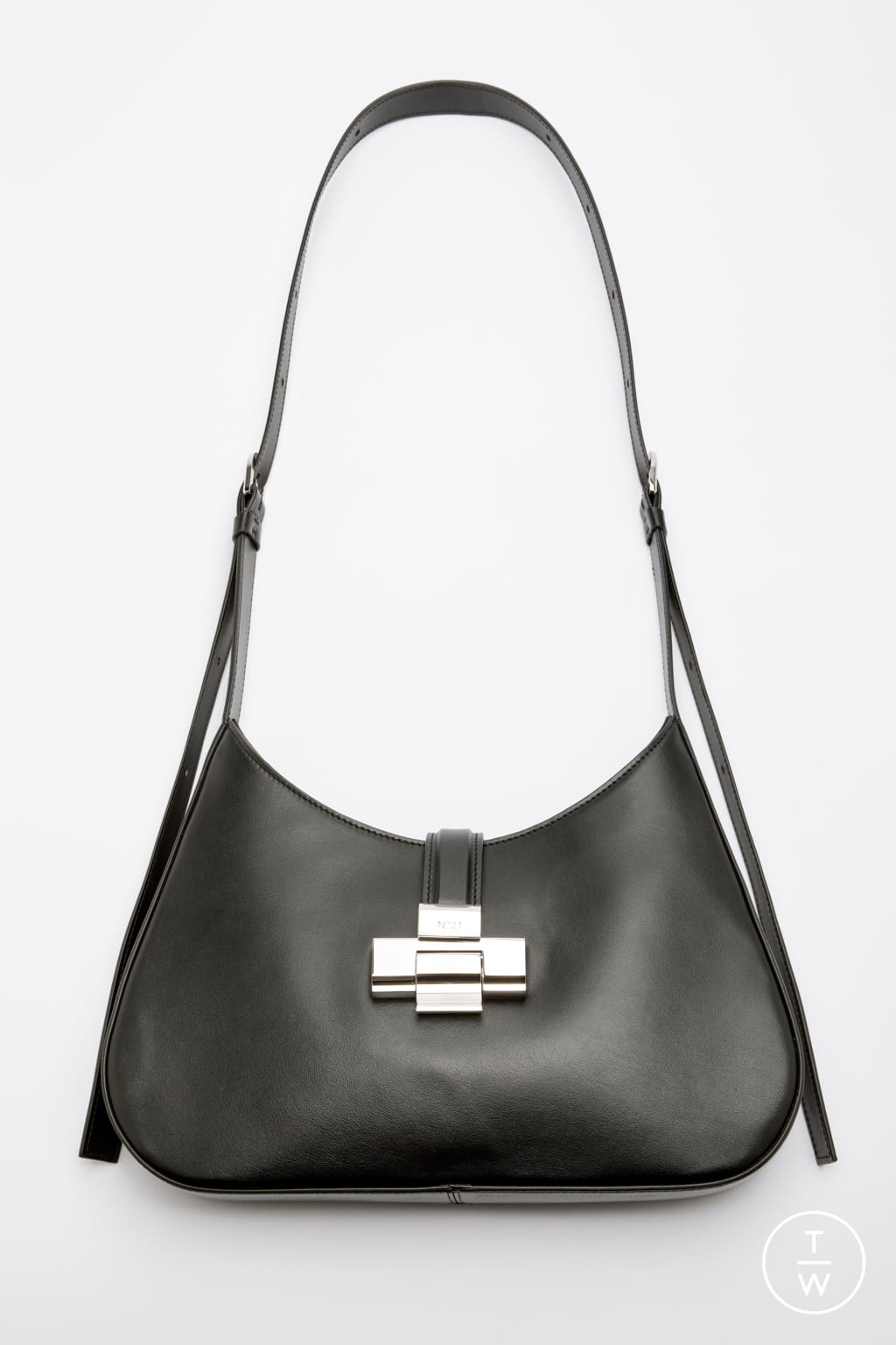 Fashion Week Milan Fall/Winter 2021 look 24 from the N°21 collection womenswear accessories