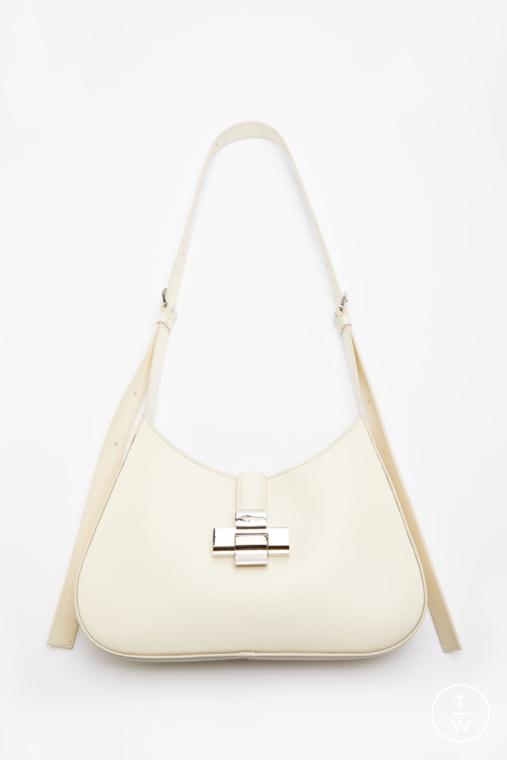 Fashion Week Milan Fall/Winter 2021 look 26 from the N°21 collection womenswear accessories