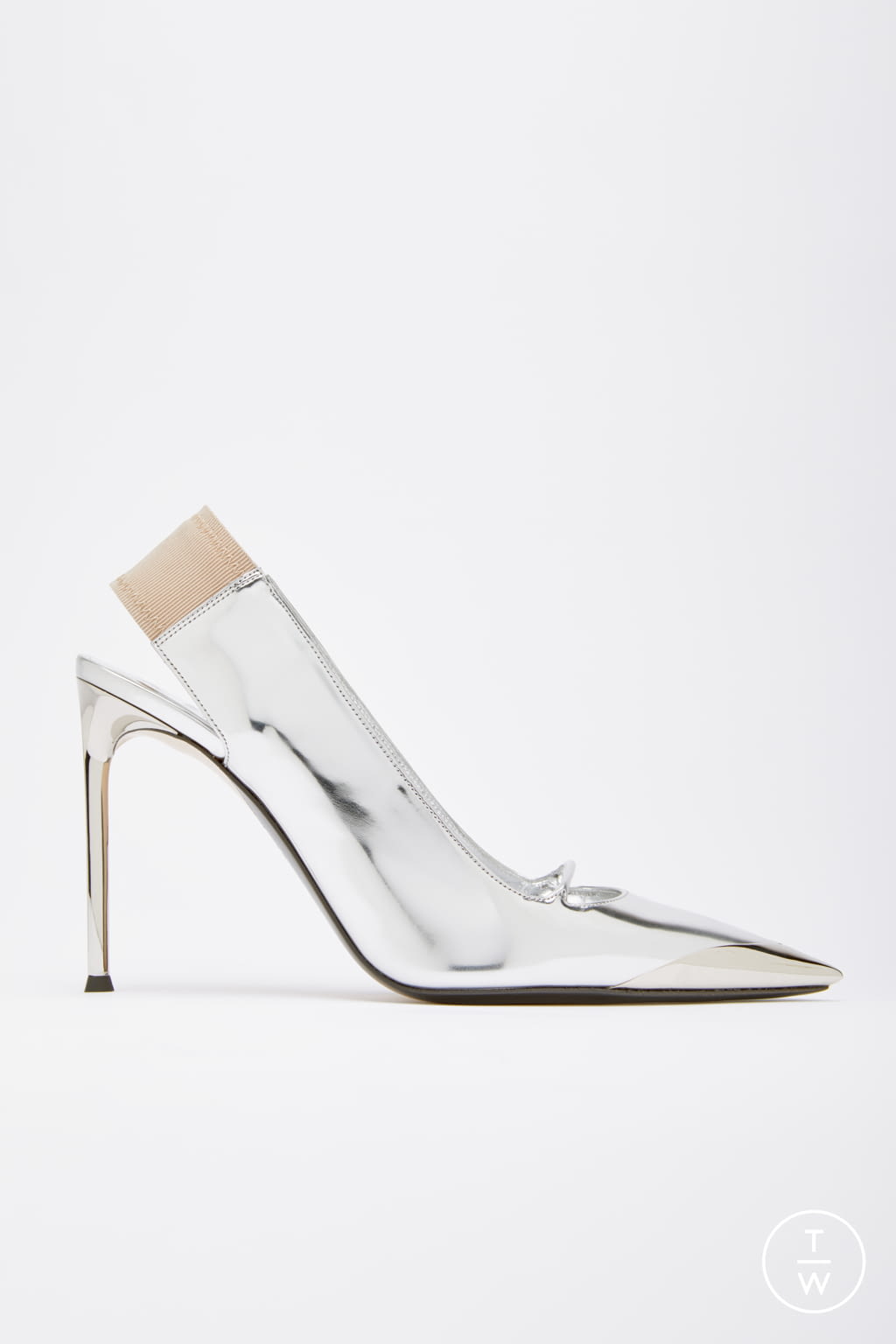 Fashion Week Milan Fall/Winter 2021 look 28 from the N°21 collection womenswear accessories