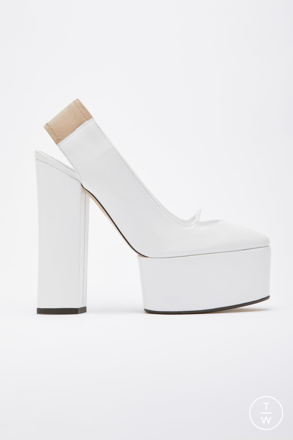 Fashion Week Milan Fall/Winter 2021 look 36 from the N°21 collection womenswear accessories