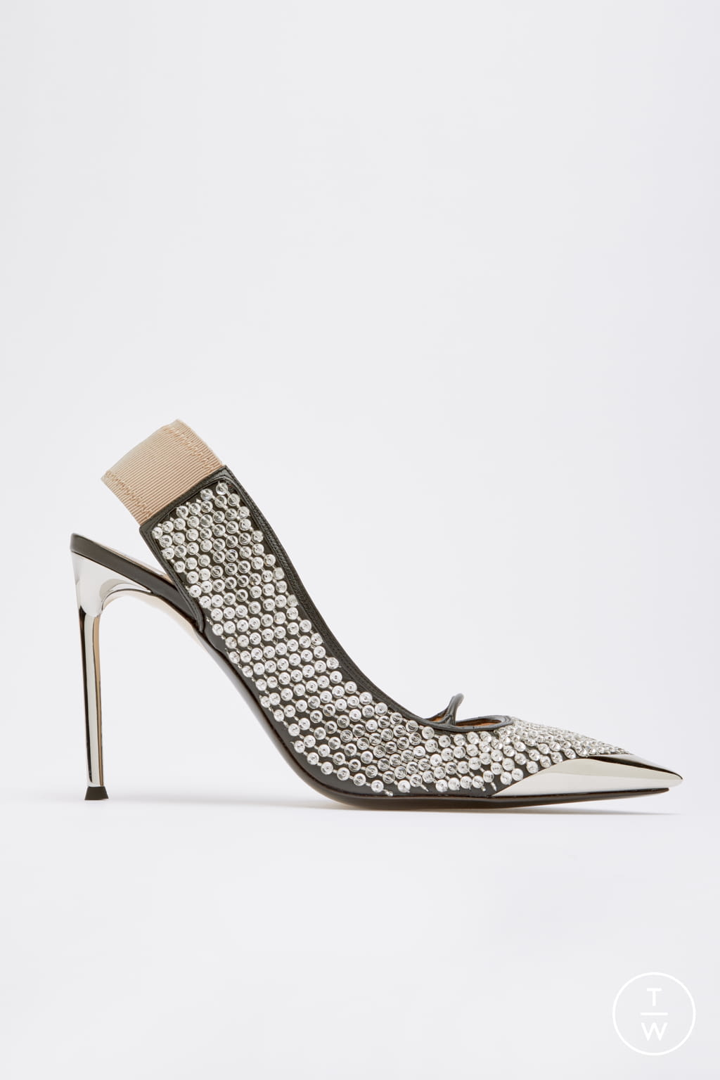 Fashion Week Milan Fall/Winter 2021 look 38 from the N°21 collection womenswear accessories