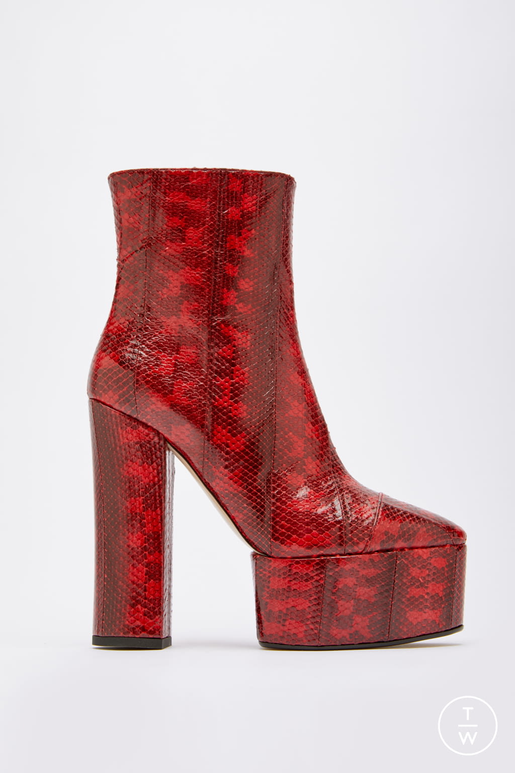 Fashion Week Milan Fall/Winter 2021 look 47 from the N°21 collection womenswear accessories