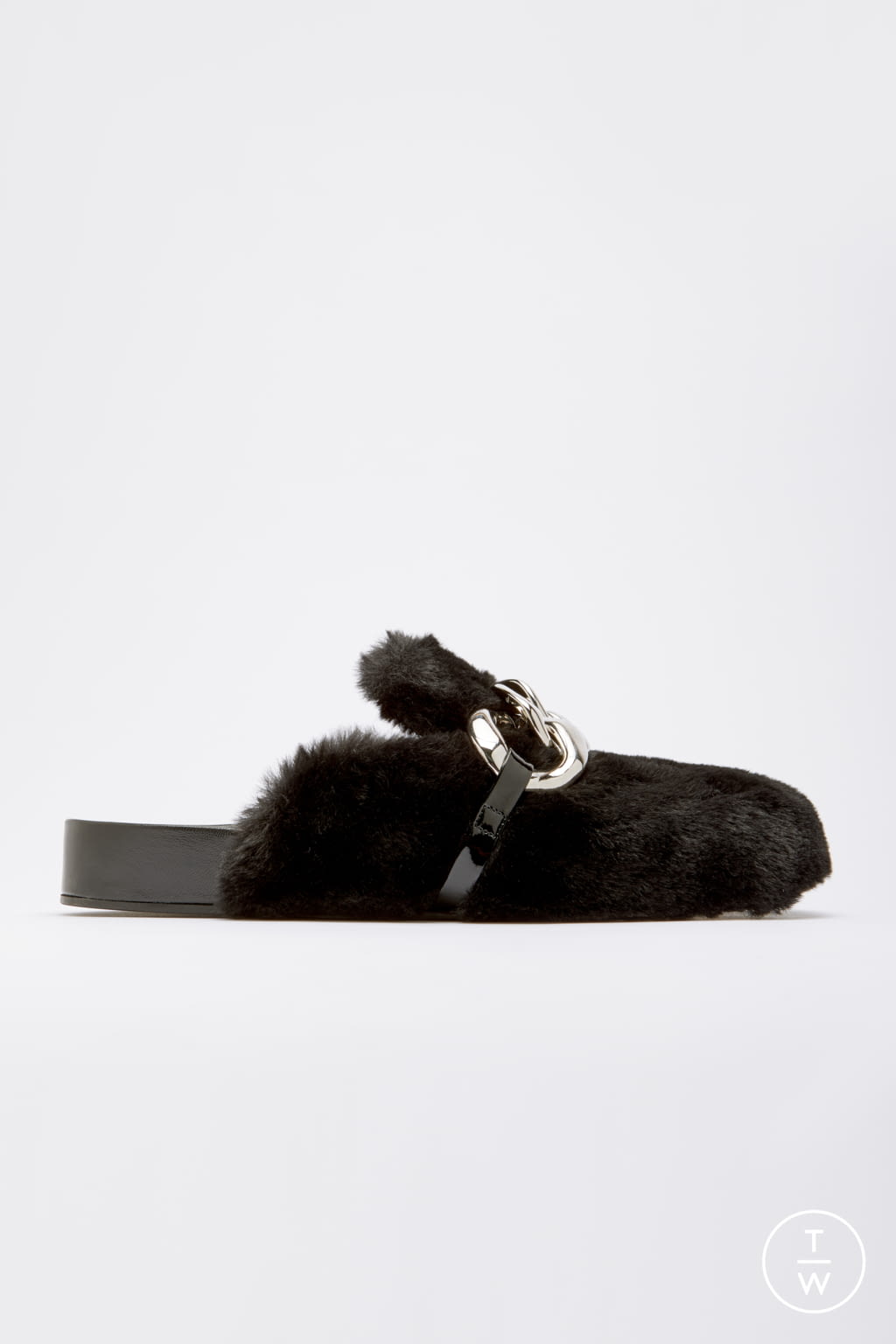 Fashion Week Milan Fall/Winter 2021 look 50 from the N°21 collection womenswear accessories