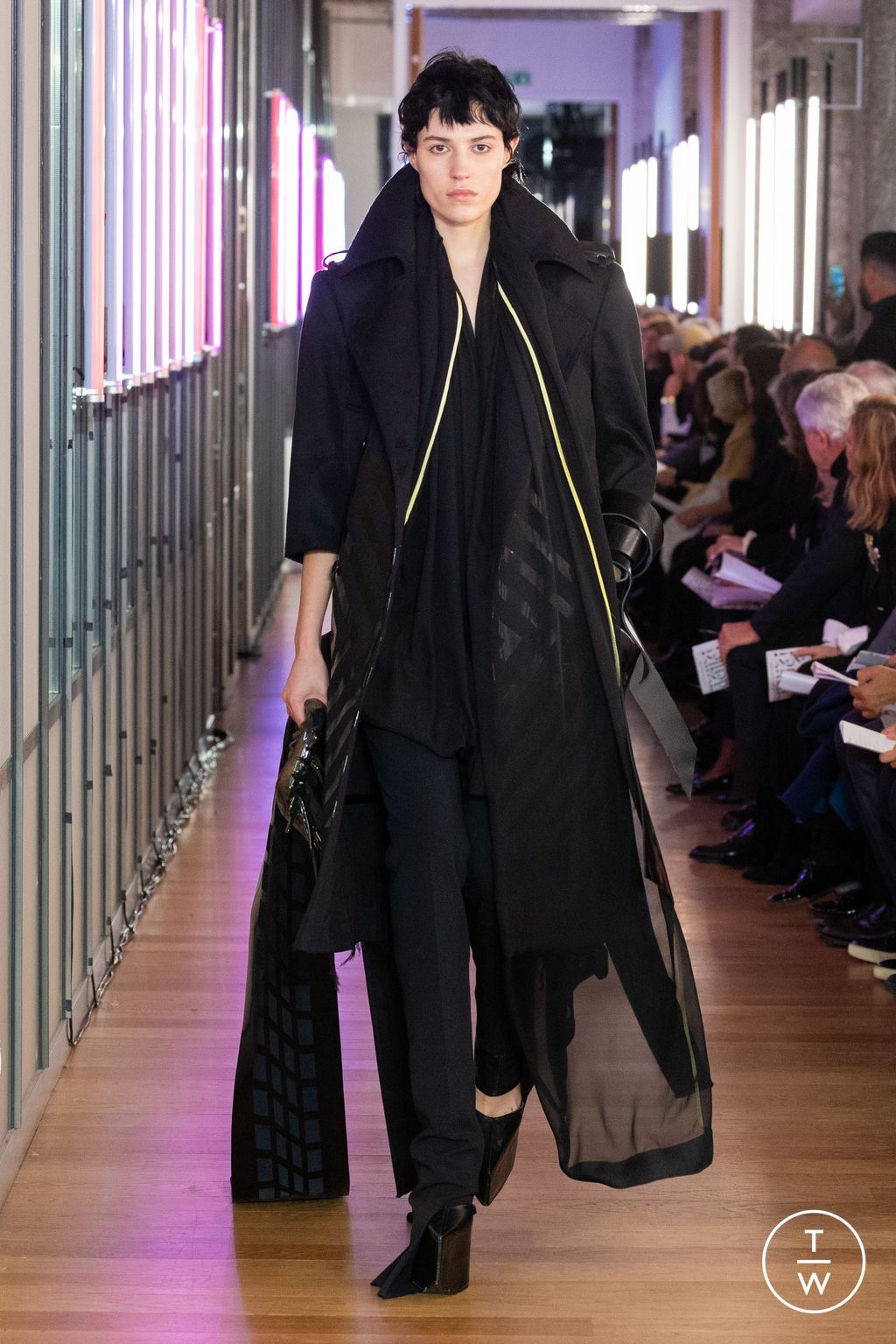 Fashion Week Paris Fall/Winter 2024 look 124 from the IFM PARIS collection 女装