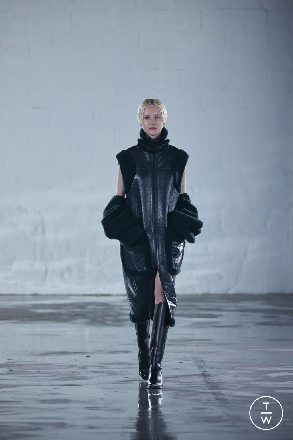 Fashion Week New York Fall/Winter 2023 look 21 from the Helmut Lang collection womenswear