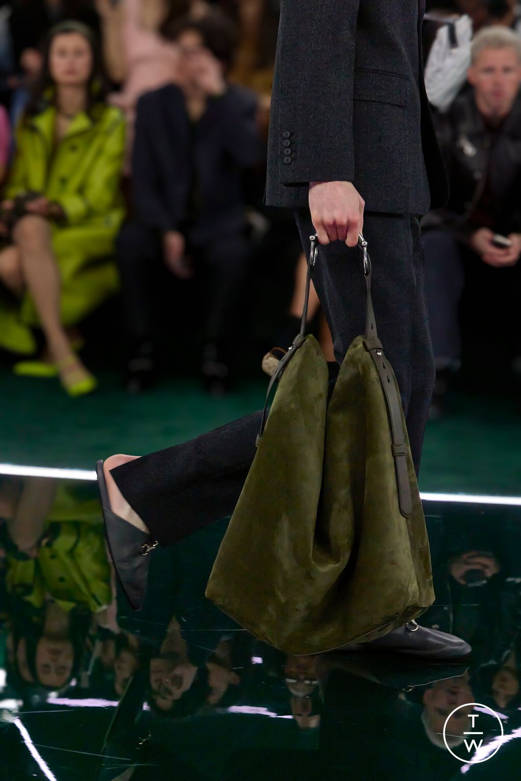 Fashion Week Milan Fall/Winter 2025 look 30 from the Gucci collection womenswear accessories