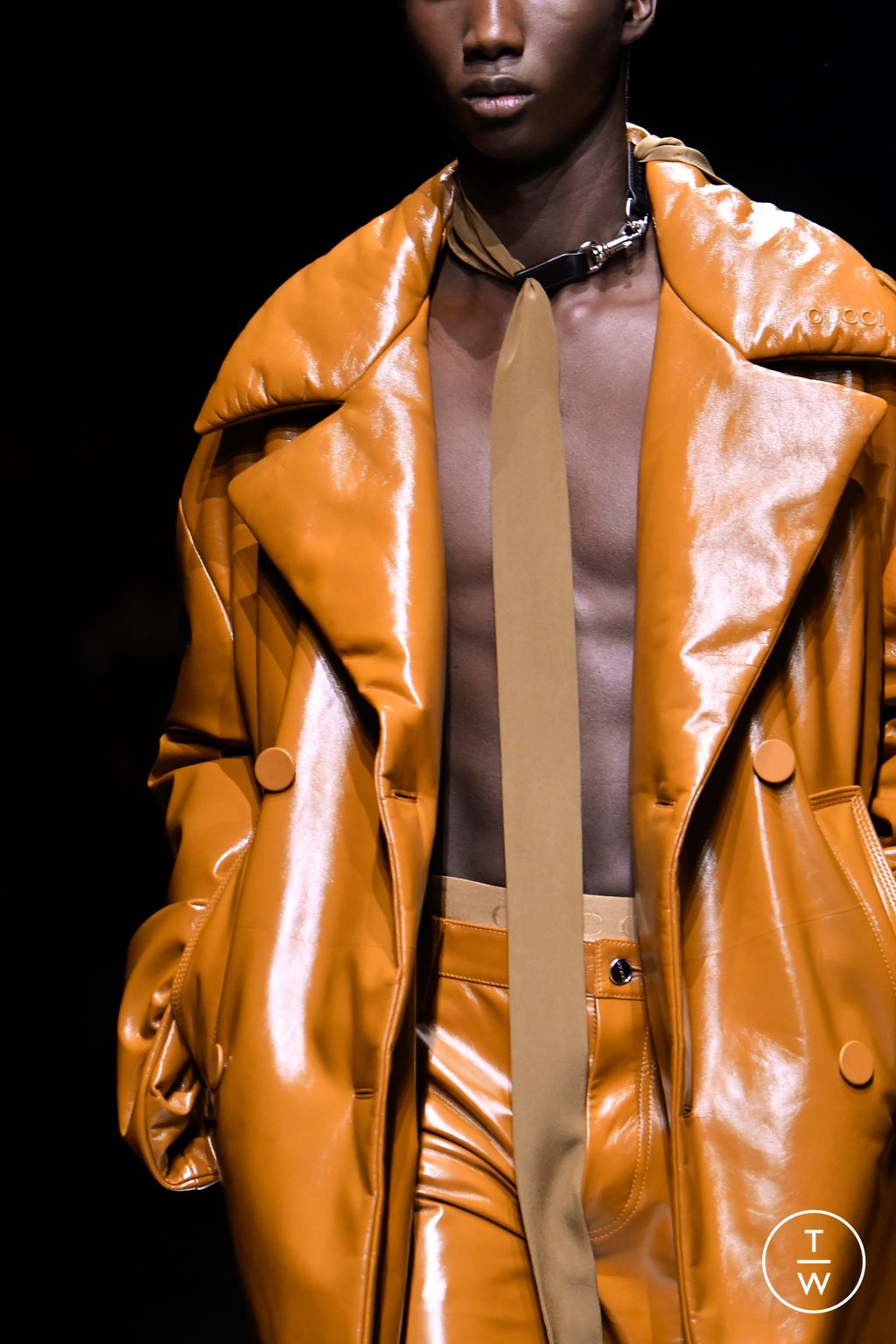 Fashion Week Milan Fall/Winter 2024 look 47 de la collection Gucci menswear accessories