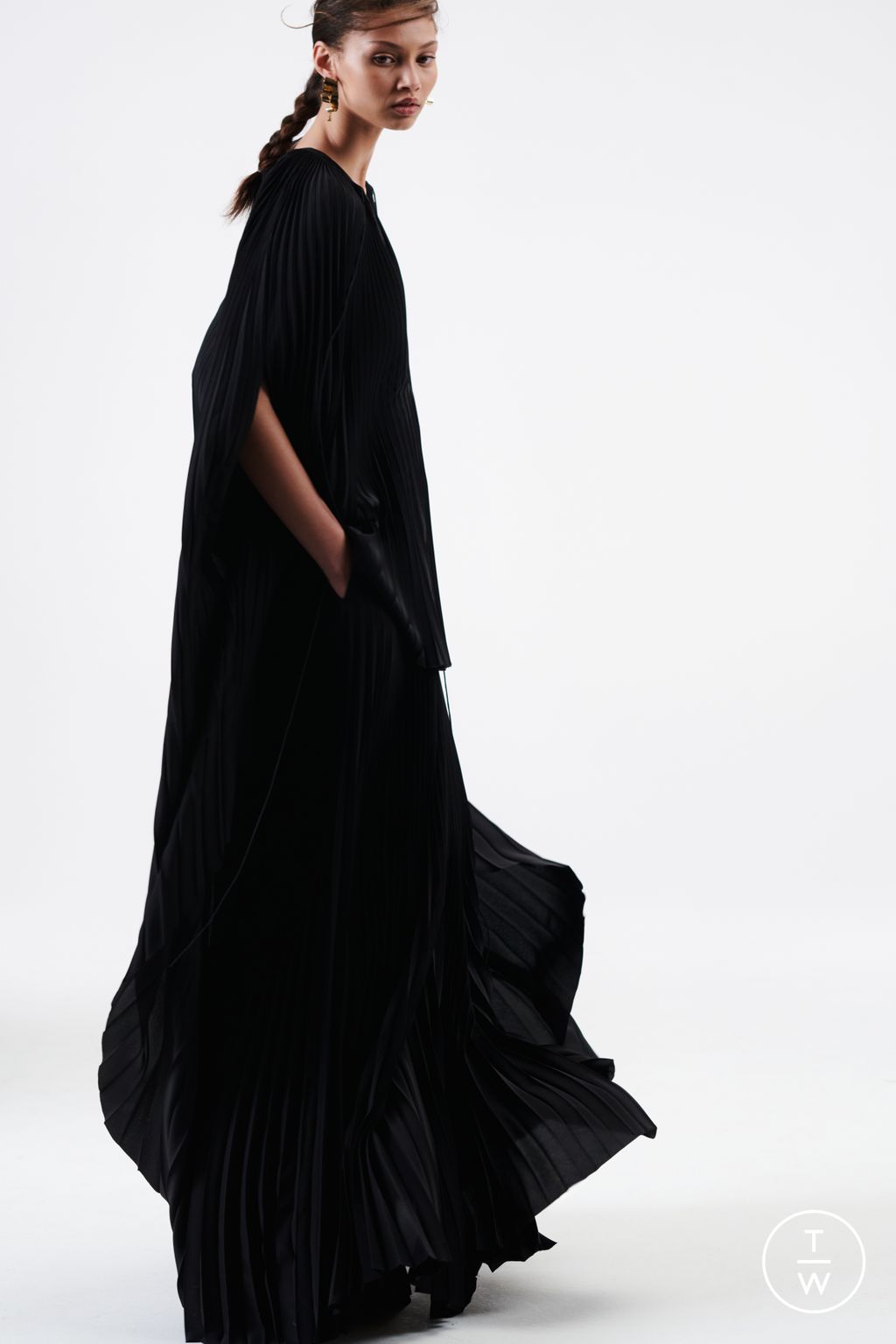 Fashion Week New York Pre-Fall 2024 look 22 from the Brandon Maxwell collection womenswear