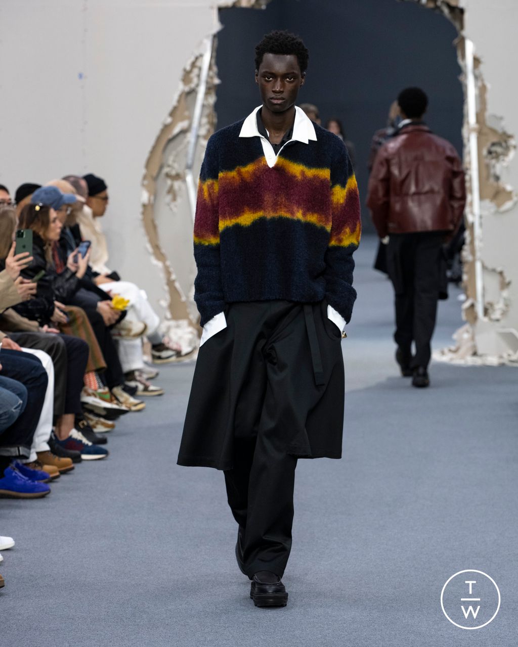Fashion Week Paris Fall/Winter 2026 look 22 from the Sacai collection menswear