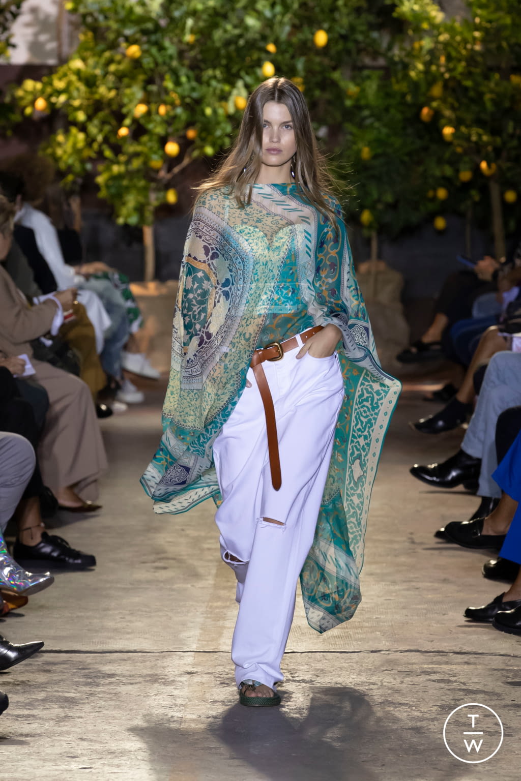 Fashion Week Milan Spring/Summer 2021 look 22 from the Etro collection 女装