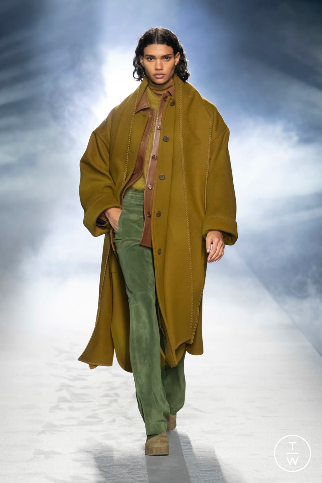 Fashion Week Milan Fall/Winter 2021 look 22 de la collection Alberta Ferretti womenswear