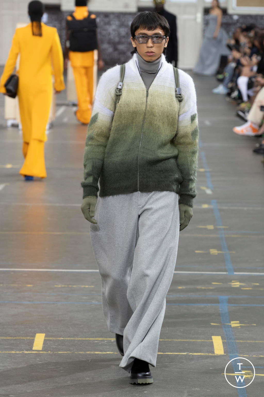 Fashion Week Paris Fall/Winter 2021 look 22 from the Off-White collection 女装