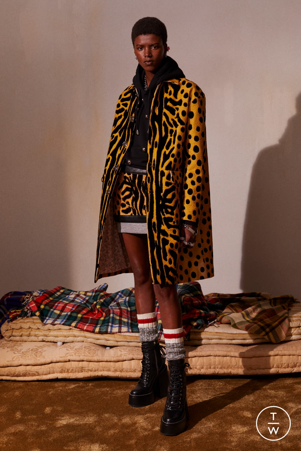 Fashion Week Milan Resort 2022 look 22 from the Dsquared2 collection womenswear