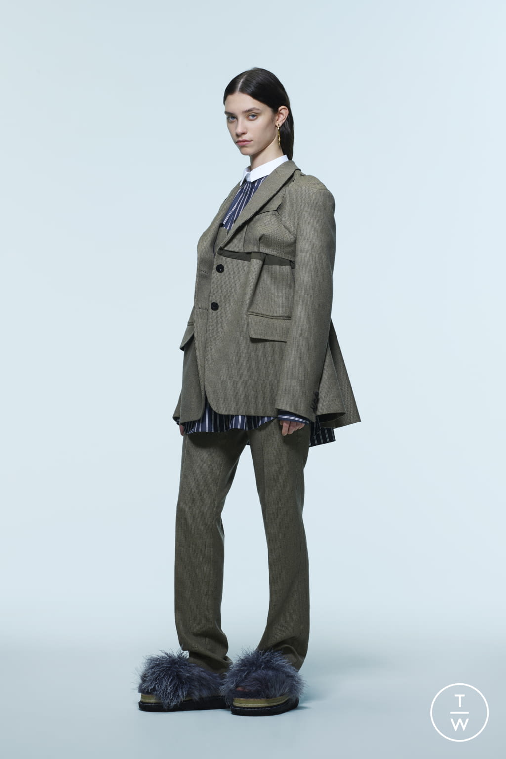Fashion Week Paris Pre-Fall 2022 look 22 from the Sacai collection 女装