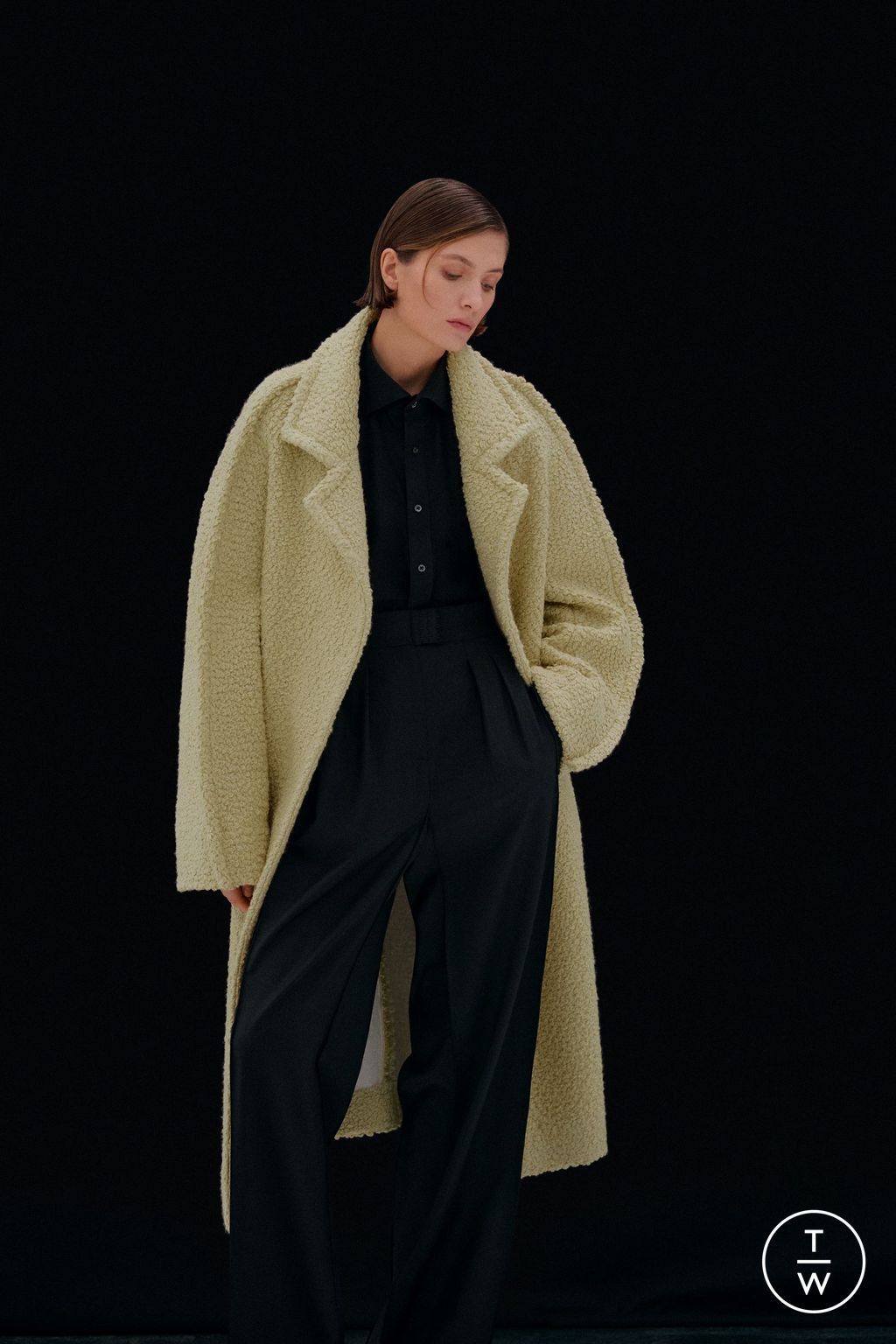 Fashion Week New York Pre-Fall 2023 look 15 from the Bevza collection 女装