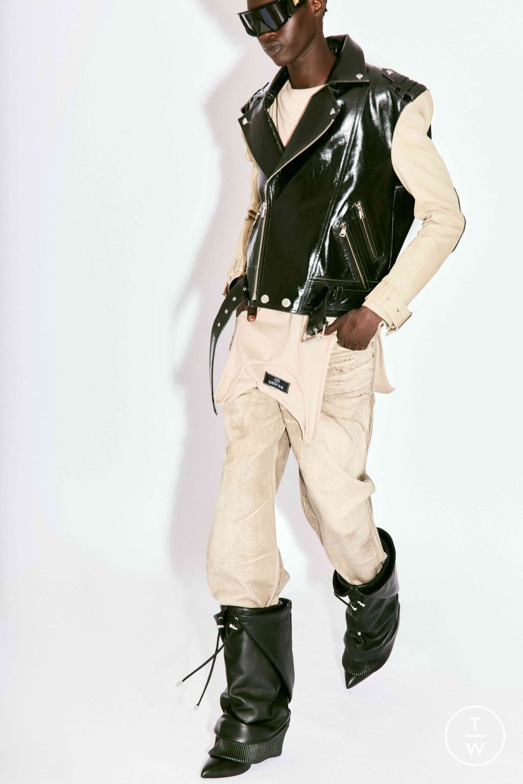 Fashion Week Paris Resort 2025 look 22 from the Balmain collection menswear