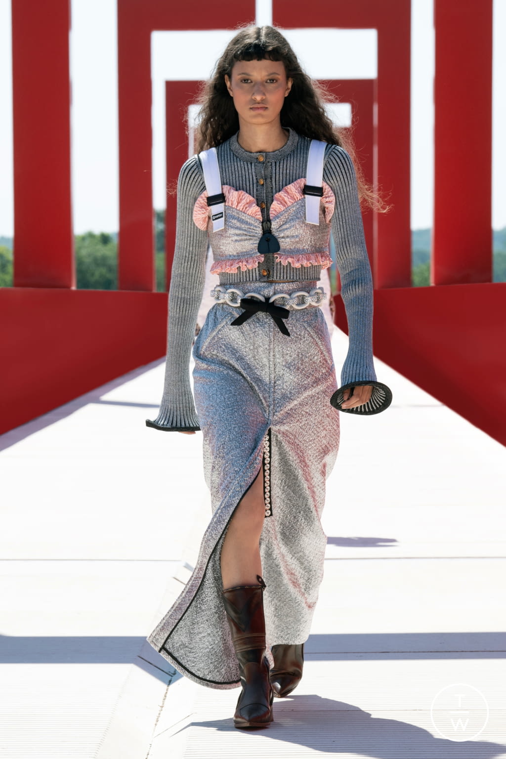 Fashion Week Paris Resort 2022 look 22 from the Louis Vuitton collection 女装