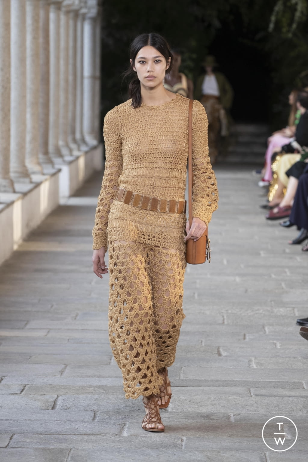 Fashion Week Milan Spring/Summer 2022 look 22 from the Alberta Ferretti collection 女装