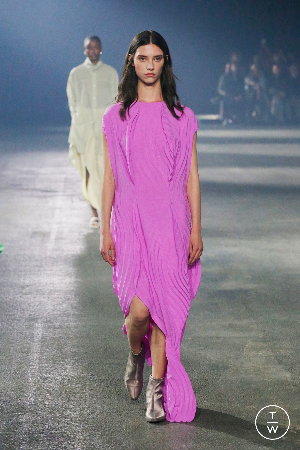 Fashion Week Paris Spring/Summer 2023 look 22 from the Issey Miyake collection womenswear